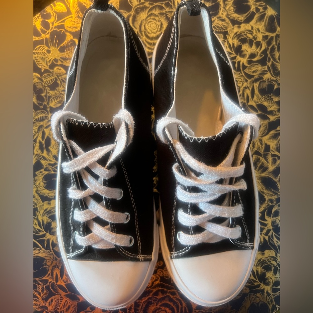 Black Women’s Faded Glory Canvas Low Top Sneaker Lace-up Classic Casual Shoes 8
